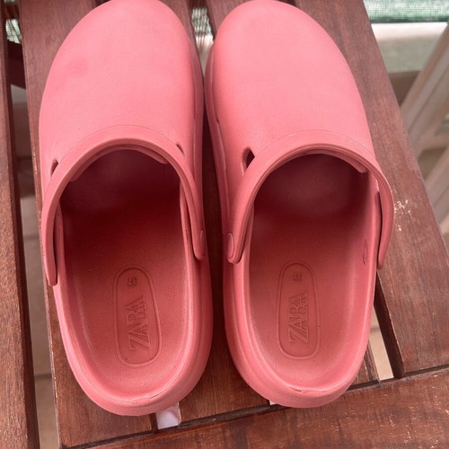 Pink plastic clogs type sabo Zara like new, size 37