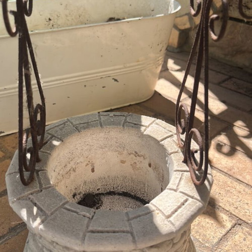 Vintage well flowerpot used, slight rust on iron