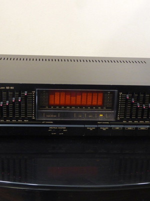 Equalizer Sansui SE-80 μεταχειρισμένος με αναλογικό spectrum analyzer