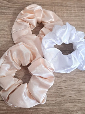 Set of 3 women's scrunchies like new