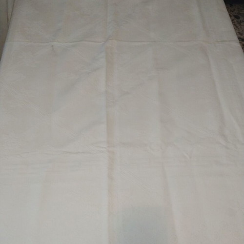 Piqué blanket like new for double bed with yellowing marks