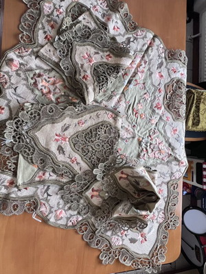 Table linen set new with large and small runners and 2 napkins