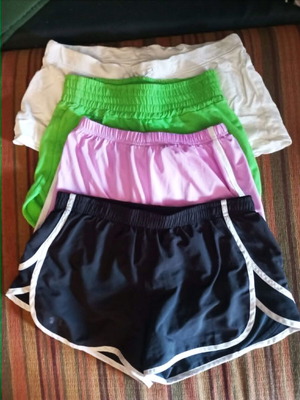 Set of 4 sports shorts like new, sizes XS-M, multicolor
