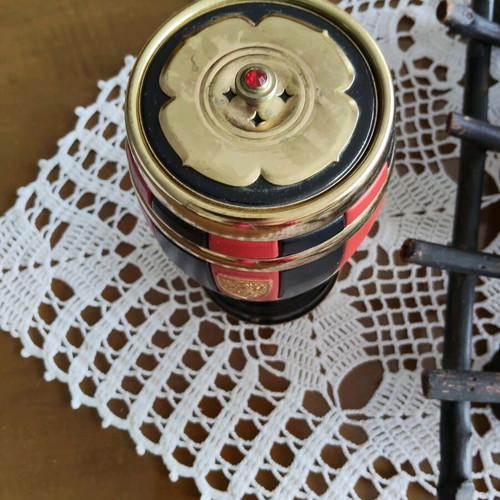 Vintage leather table tobacco box like new with gilded details