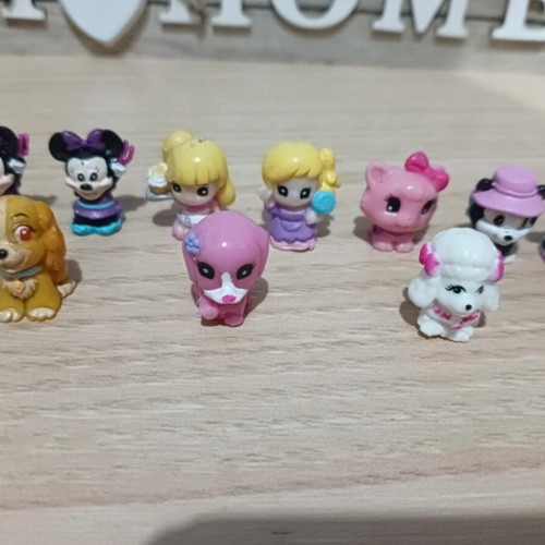 Squinkies figures Disney and Barbie like new
