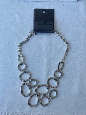 Daisy Fuentes necklace new, silver