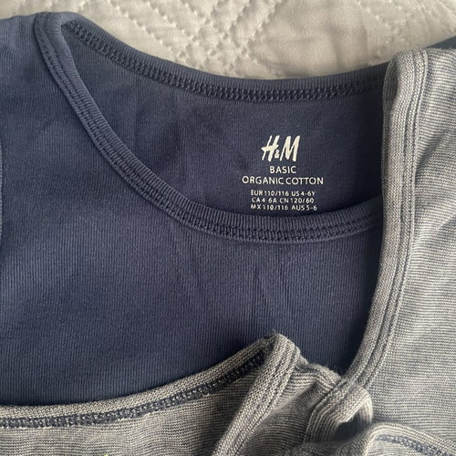 Children's T-shirts H&M and Marcs & Spencer like new, pack of 6, size 110 cm