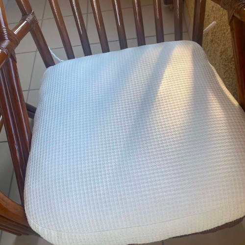 Bamboo chairs set of 4 like new with washable cushions