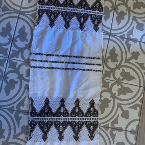 Handwoven Tzebres like new, dimensions 0.90x0.40