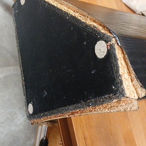 Bose 401 right speaker used with wood damage