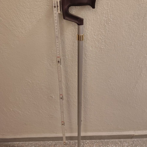 Adjustable aluminum walking cane with sturdy handle