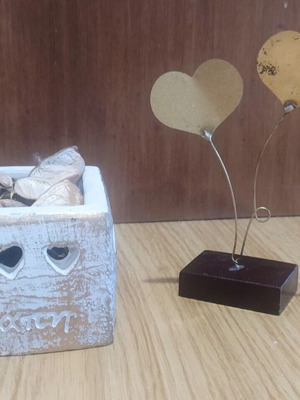 Decorative set like new with ceramic and handmade wood hearts