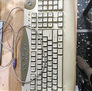 Παλαιου τύπου πληκτρολόγιο PC