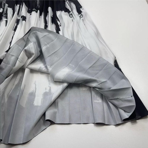 Two Tone Pleated Skirt Black White Flare Size M like new