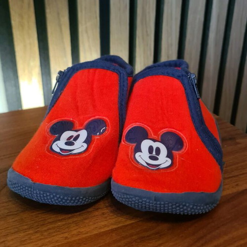 Mikey Mouse slippers used, size 24