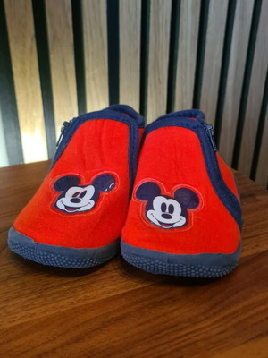 Mikey Mouse slippers used, size 24