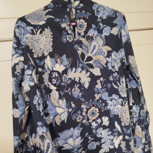 Benetton women's blue floral blouse size M like new