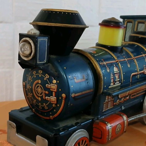 Western Trade Mark Modern Toys used, set of 2 pieces