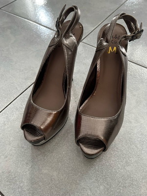 Kurt Geiger shoes size 38 and clutch bag used, silver