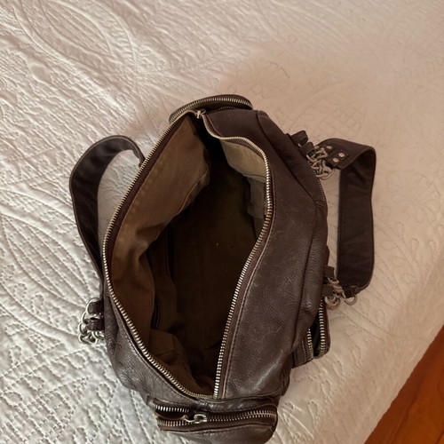 Medium shoulder bag like new with multiple external pockets