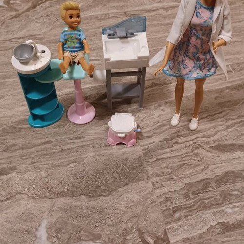Barbie dentist and vanity set used
