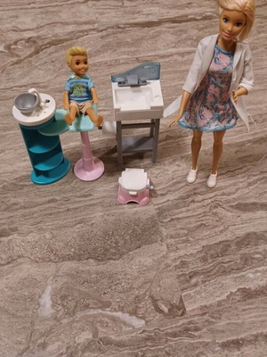 Barbie dentist and vanity set used