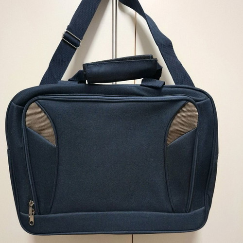 Blue laptop bag like new, hand and shoulder carry