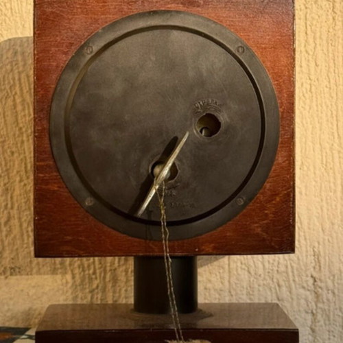 Vesna vintage mechanical table clock like new with key