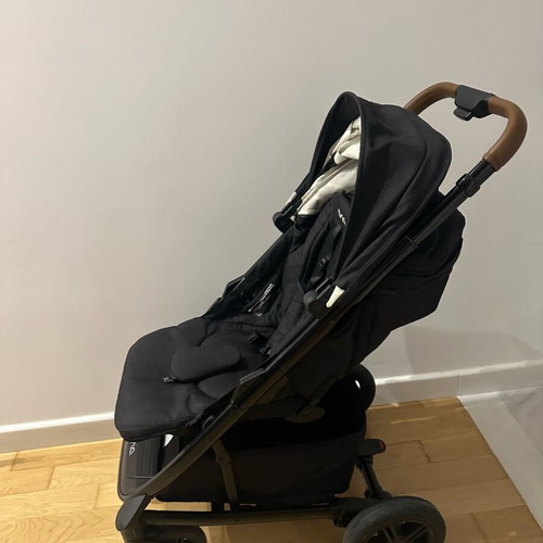 Nuna TAVOnext stroller and car seat set like new with extras