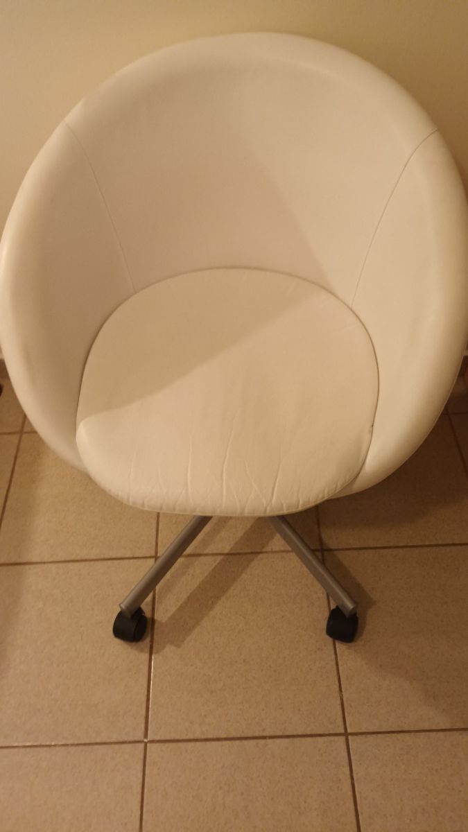 IKEA Skruvsta Swivel Chair in White -… - € 79,99 - Vendora.cy