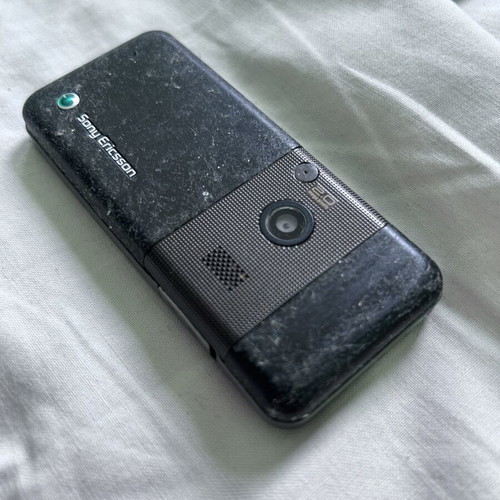 Sony Ericsson K530i phone used, no battery