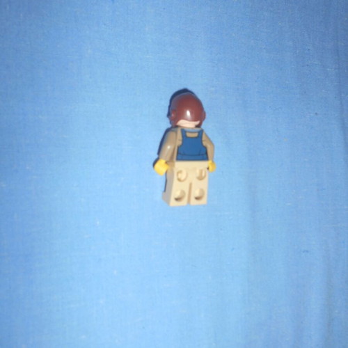 Lego figure #40 City minifigure used in excellent condition