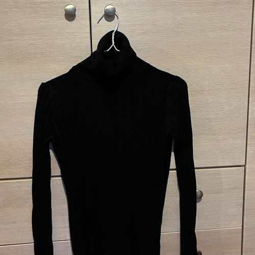 Black H&M blouse extra small like new