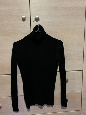 Black H&M blouse extra small like new
