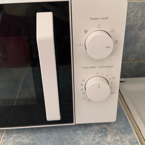 United MWO-2801 microwave oven, 700W, 5 power levels