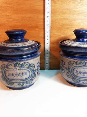 Ceramic jars for sugar and coffee set of two like new