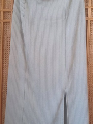 Skirt like new, size M, beige