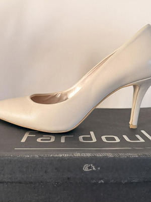 Beige pumps like new, size 38