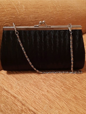 Τσαντάκι clutch μαύρο σαν καινούργιο, υφασμάτινο σατέν με αλυσίδα