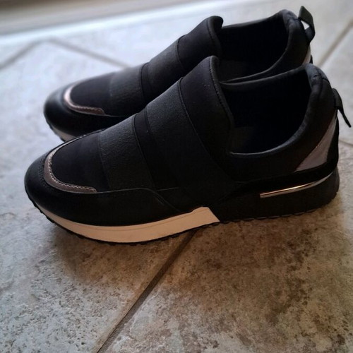 Sneakers no39 like new, black with white and bronze details