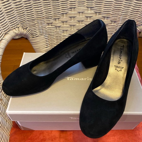 Tamaris black suede pumps like new, size 40