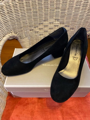 Tamaris black suede pumps like new, size 40