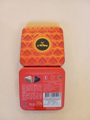 Maxim's Small Metal Case like new