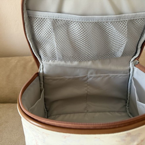 Toiletry bag with large capacity for creams and cosmetics