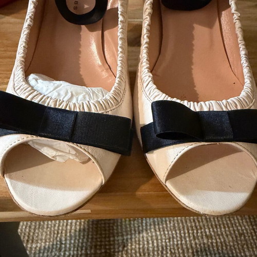 Γόβες Marc by Marc Jacobs Νο 40 σαν καινούργιο, εκρού με μαύρους φιόγκους