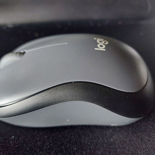 Logitech M220 Silent wireless mouse black like new