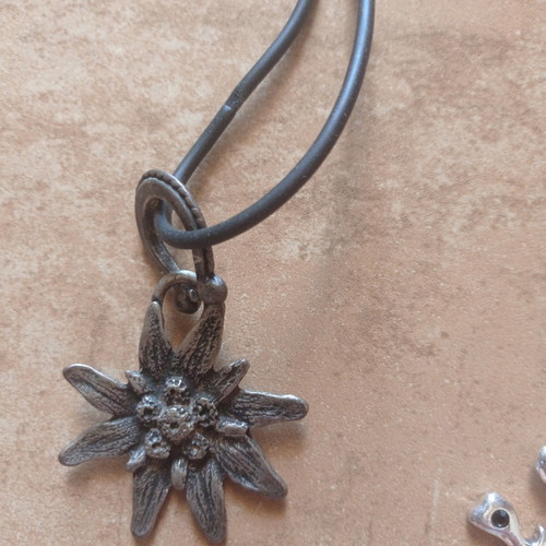 Necklace and earrings like new, set