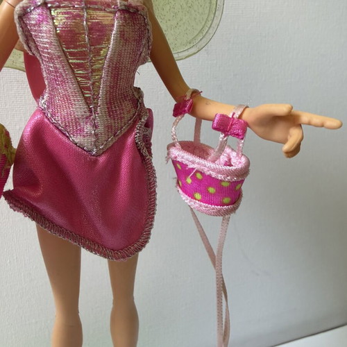 Winx Club Flutter Magic Flora doll like new