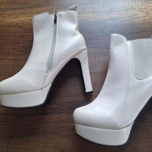 Women’s shoes new, 4 pairs size 37 and 1 brown pair size 38