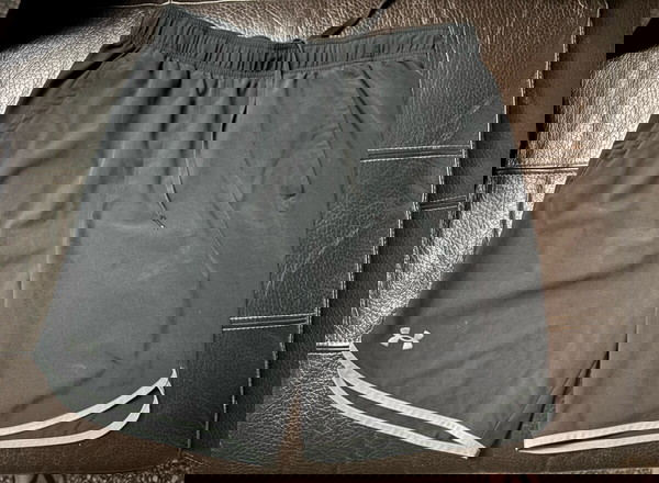 UNDER ARMOUR σορτσάκι